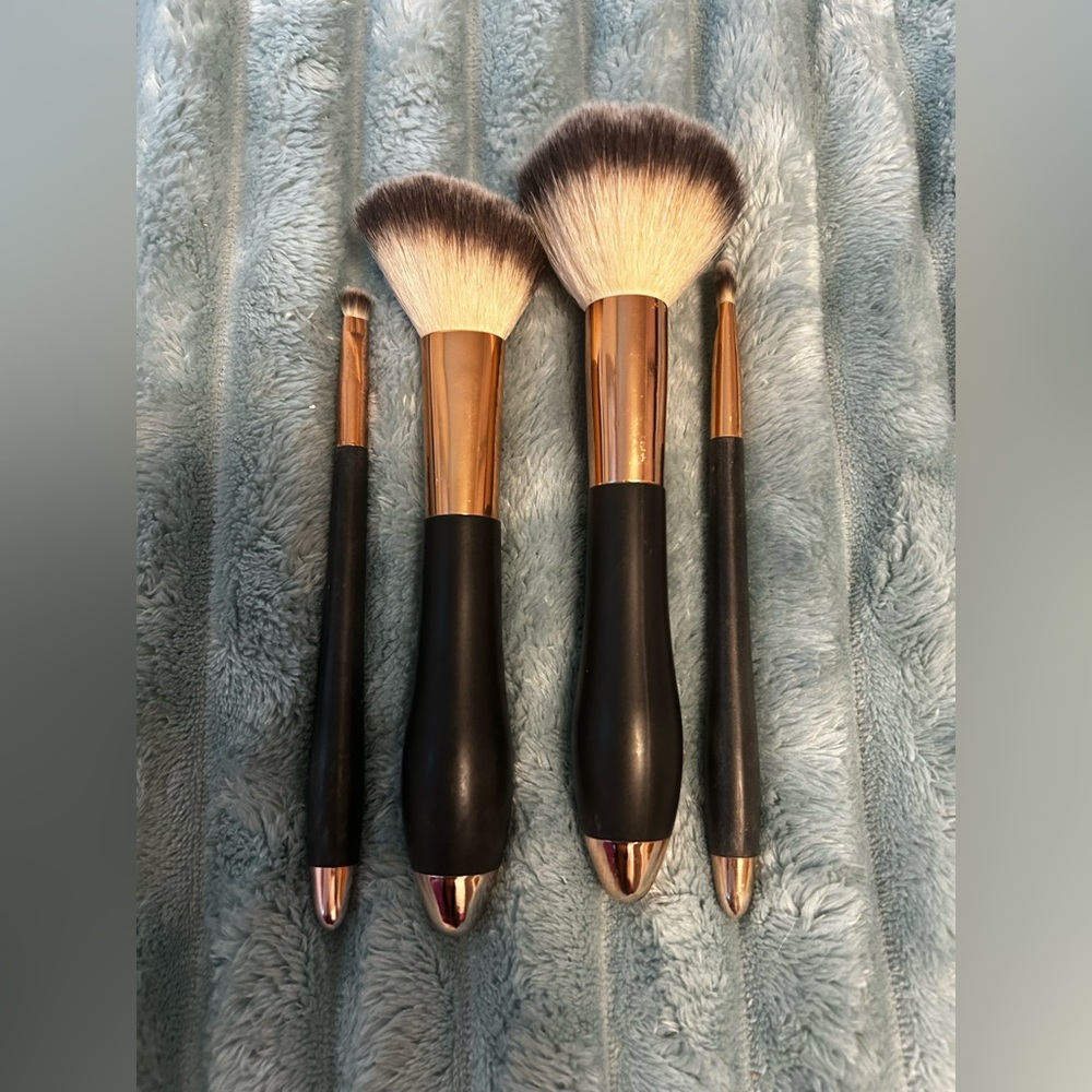 Luxurious Black and Gold Makeup Brush Set